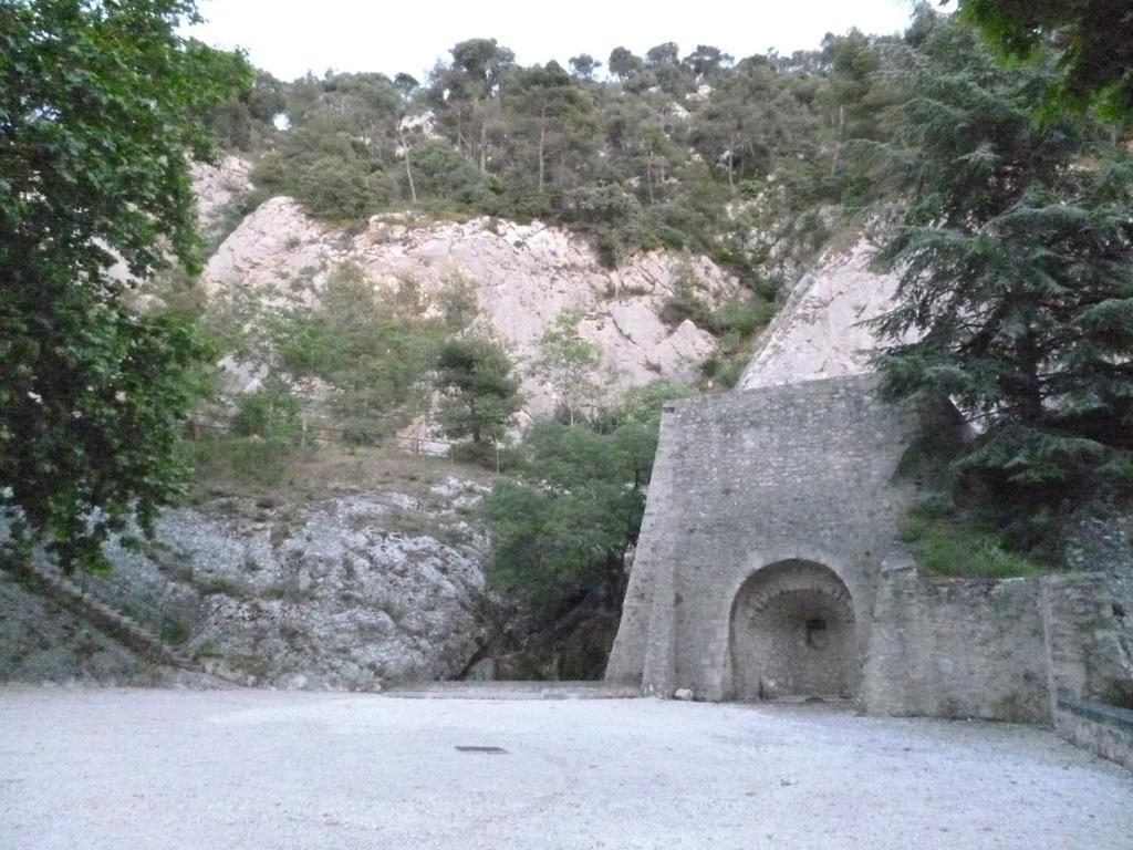 Gite Fa Mille Maison Bleu Robion en Luberon Exterior photo
